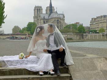Romantic wedding photos - pity the sun wasn't shining